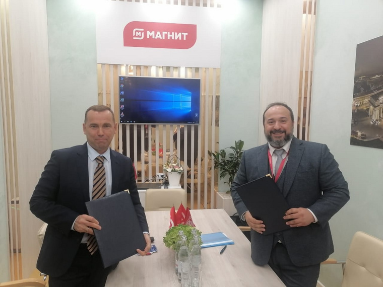 Губернатор Вадим Шумков подписал соглашение с торговой сетью «Магнит» на ПМЭФ