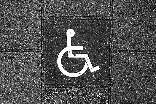 В 2018 году за прошлый год в девяти предприятиях торговли проведены работы по адаптации их для нужд инвалидов