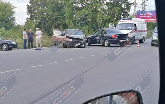 Тройное ДТП произошло на курской улице