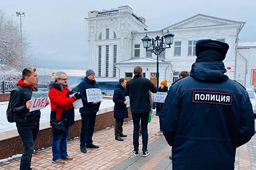 «Добьемся от минкульта внятной позиции». Ульяновские активисты провели пикет в защиту памятника