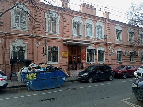Приемная депутата Госдумы с видом на мусорку: Гусев не спешит наводить порядок