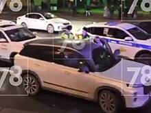 Россиянка на каршеринговом автомобиле наехала на инспектора ДПС