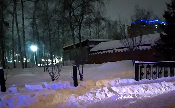 Ограждение Центрального парка украли ночью в Новосибирске 