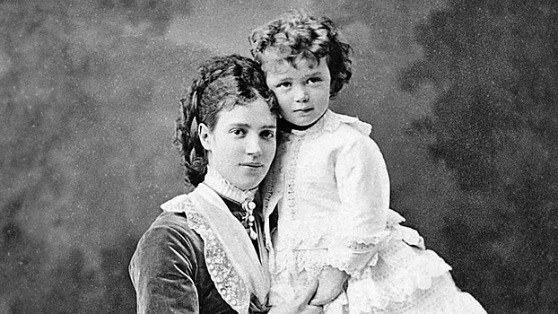 Почему Николая II в детстве одевали в платье