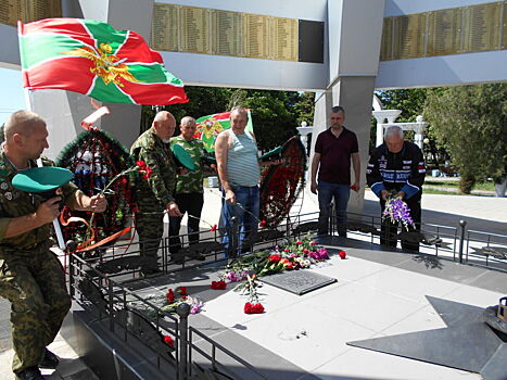 Ветераны-пограничники в профессиональный праздник почтили память погибших товарищей