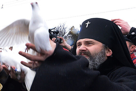 Осквернил Крым: украинского архиепископа отпустили с миром