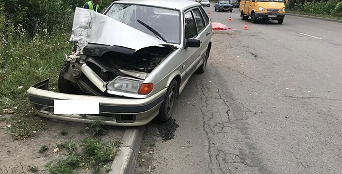 В Гуково косившего траву мужчину насмерть сбила машина