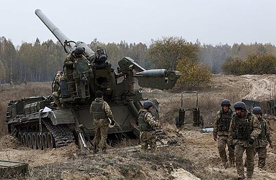 Зеленский поручил увеличить численность украинской армии и перевести ее полностью на контракт