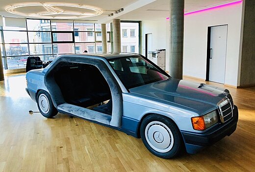 Старый Mercedes-Benz превратили в офисную переговорку