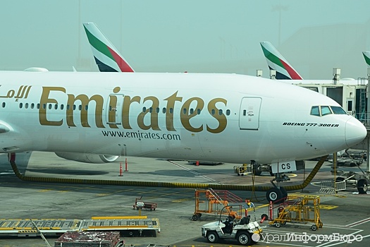 Стюардесса Emirates выпала из самолета на глазах у пассажиров