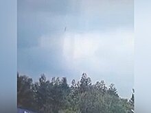 Предполагаемый момент падения пассажирского самолета в Китае попал на видео