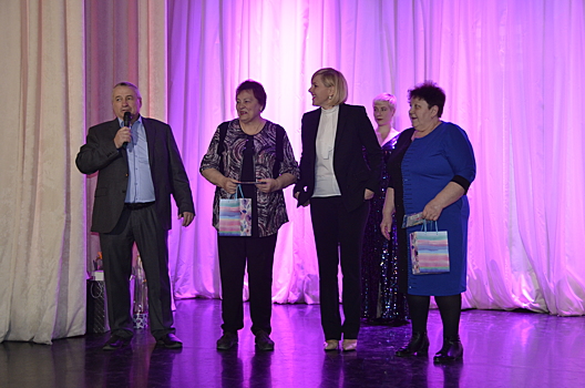 Депутаты Анапы поздравили с праздником женщин-общественниц