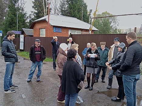 В деревне Детково прошла встреча жителей и сотрудников управления благоустройства