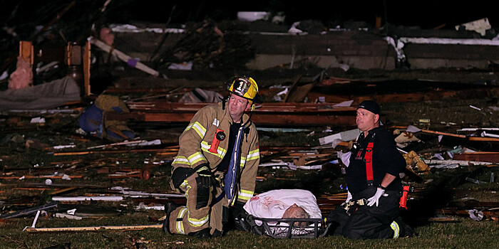Серия торнадо в штате Кентукки: стихия стерла с лица земли город Мэйфилд