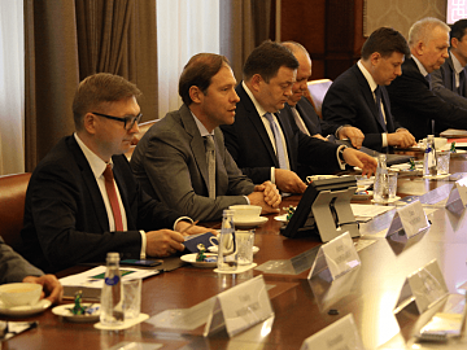Денис Мантуров встретился с Президентом и Председателем Совета директоров Африканского экспортно-импортного банка Бенедиктом Орамой