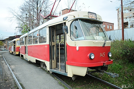 На Эльмаше неизвестные обстреляли трамвай и маршрутку