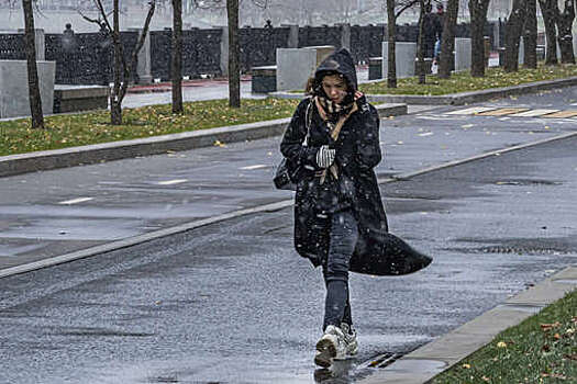 В московском районе Беляево выпал снег