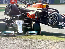 Гонщики "Формулы-1" Хэмилтон и Ферстаппен не смогли продолжить заезд после страшной аварии