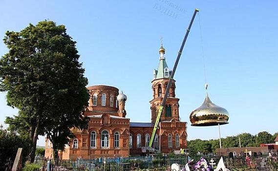 В Фатежском районе в храме Архангела Михаила водружён новый купол