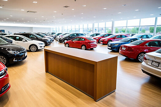 Количество автодилеров в России сокращается