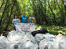 В Курске волонтёры собрали 25 мешков мусора на берегу реки Кур