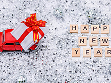 Что подарить автомобилисту на Новый год: 25 идей, которые заведут мотор счастья