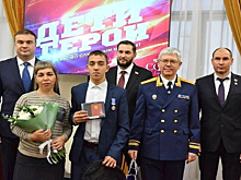 Хоценко вручил юным омичам медали «За проявленное мужество»