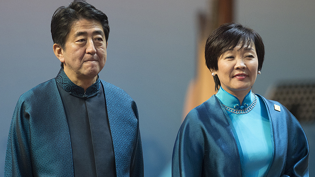 Премьер-министр Японии Синдзо Абэ с супругой Акиэ, 2014 год