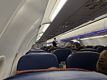 Пассажиры самолета начали есть паспорта и вызвали хаос в небе