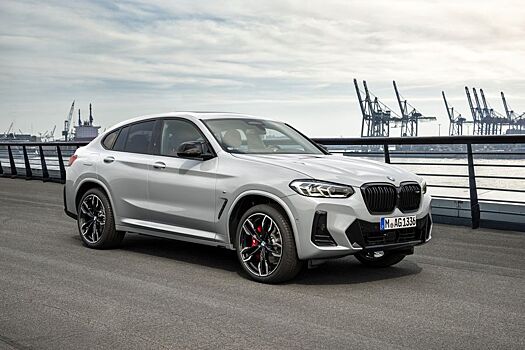 Компания BMW полностью рассекретила обновленные кроссоверы X3 и X4