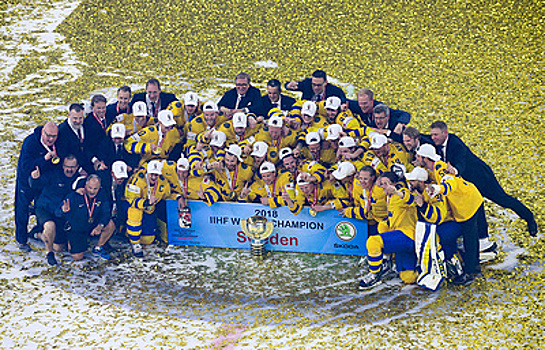 Тысячи шведских болельщиков чествовали хоккейную сборную в Стокгольме после победы на ЧМ