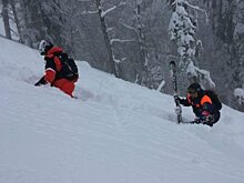 Спасатели эвакуировали лыжника-подростка в горах Сочи