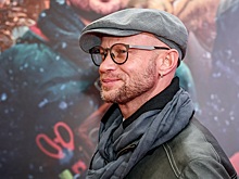 Известный телеведущий Дмитрий Хрусталев устроил дебош в самолете