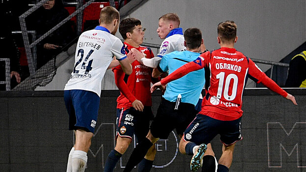 Лукин о стычке Глебова и Рассказова: «Неправильно пихать пацана в два раза меньше. Никому не позволю толкать нашего игрока»