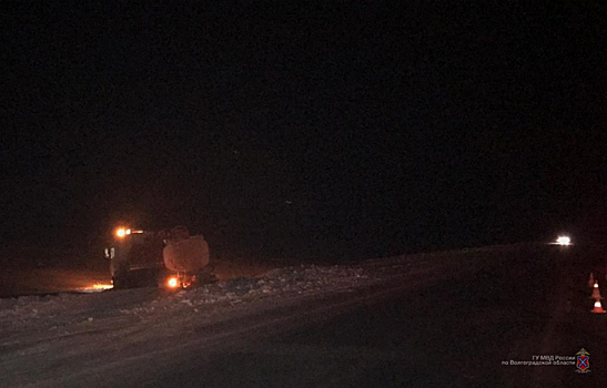 В Волгоградской области мужчину дважды переехали грузовики