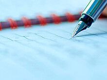 В Сургуте "дочка" "Газпрома" заказала ручек на полмиллиона рублей: пенсионеры обходятся дешевле