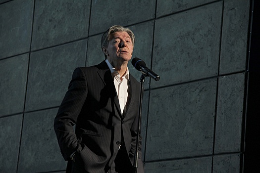 Подхватили сильные мужские руки: Александр Збруев спас беременную соседку