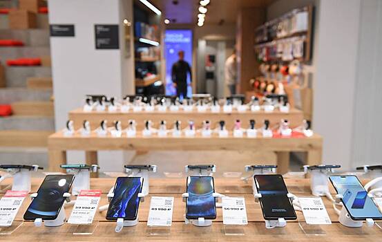 В России начали замораживать цены на ноутбуки и смартфоны