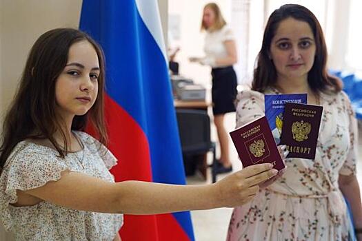 Российские паспорта получили почти 800 бердянцев