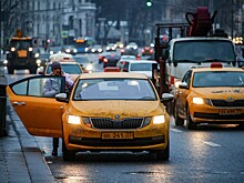 Российские сервисы такси начали дезинфицировать машины