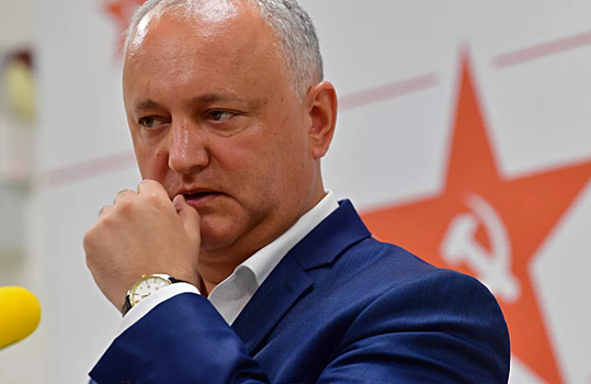 Экс-президент Молдавии оштрафован за георгиевскую ленту