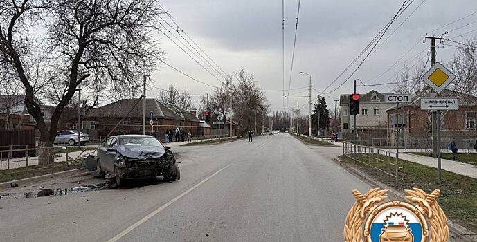 В Волгодонске пострадали три человека из-за водителя, проехавшего на красный свет