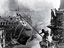 Дню Победы посвящена открывшаяся в Женеве выставка работ фотографа ТАСС Евгения Халдея