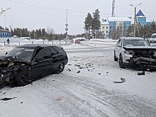 Шесть человек и четыре автомобиля пострадали в ДТП в Ноябрьске за одно утро