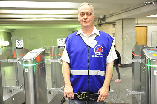 Товарищ пассажир, сдавайте оружие! Курьера с пистолетом остановили на входе в метро