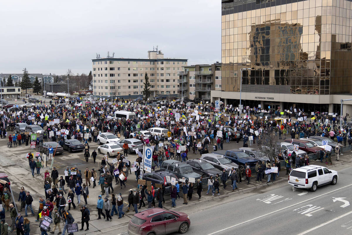 Перед саммитом Путина и Трампа жители Анкориджа просят не продавать их обратно