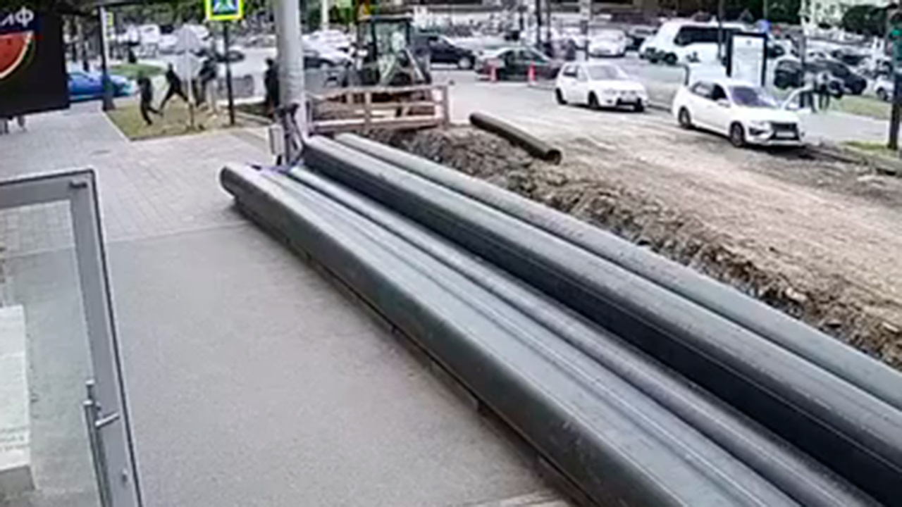 Опубликовано видео нападения на полицейского в Нальчике