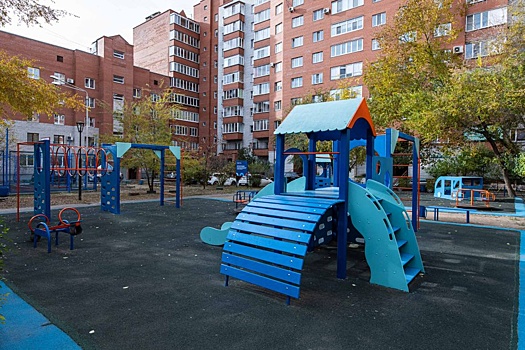 Сразу шесть площадок в городке Нефтяников получили обновление и стали комфортными для детских игр