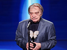 «Это надо прожить»: Адабашьян и Крючкова получили «Бриллиантовые бабочки»