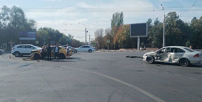 В ДТП на проспекте Стачки в Ростове пострадали четыре человека